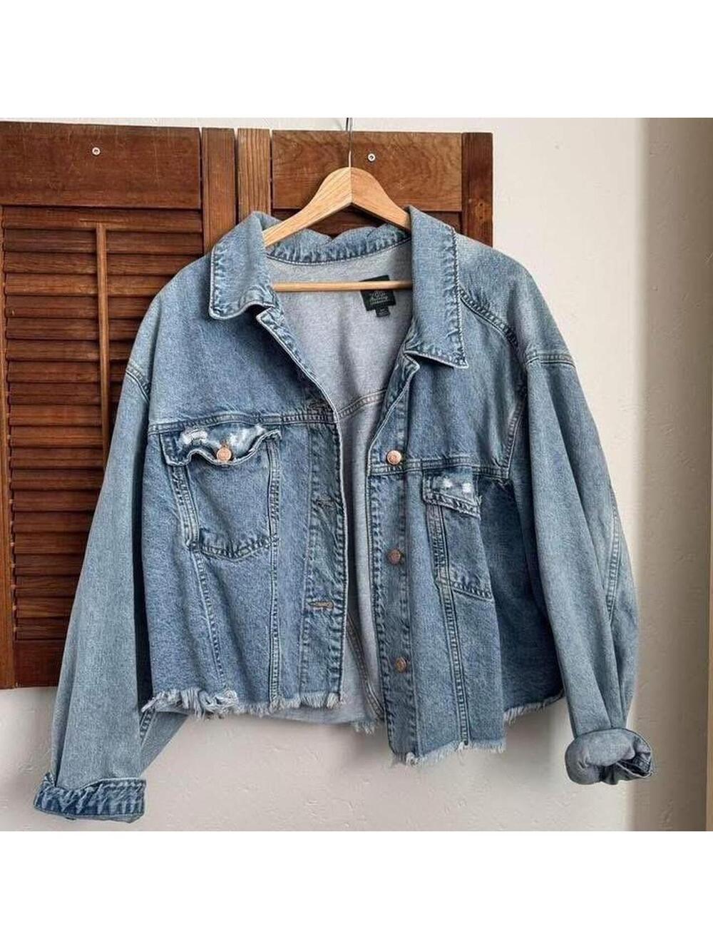 Light blue denim jacket with frayed hem #denimjacket #frayed
